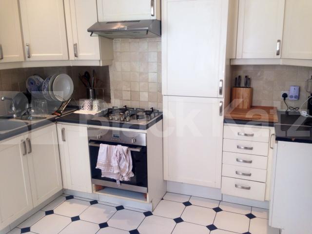 			LET , 2 Bedroom, 1 bath, 1 reception Apartment			 Gauden Road, Clapham North 